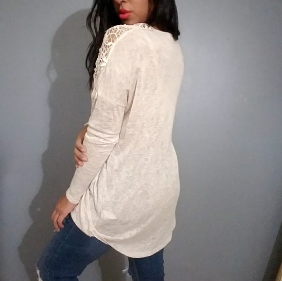 💕20%OFF💕OATMEAL CROCHET SURPLICE TOP - Picture 2 of 7